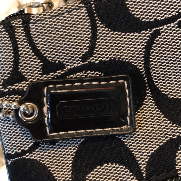 NWOT Coach Black Signature Wristlet - Picture 3 of 6